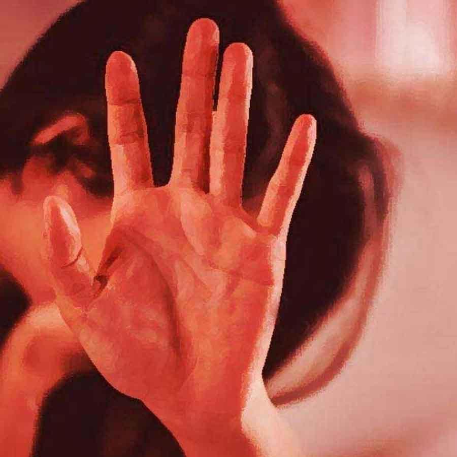 নারীকে ন্যাড়া ও বিবস্ত্র করে খাটের সঙ্গে বেঁধে মারধর, ভিডিও ভাইরাল